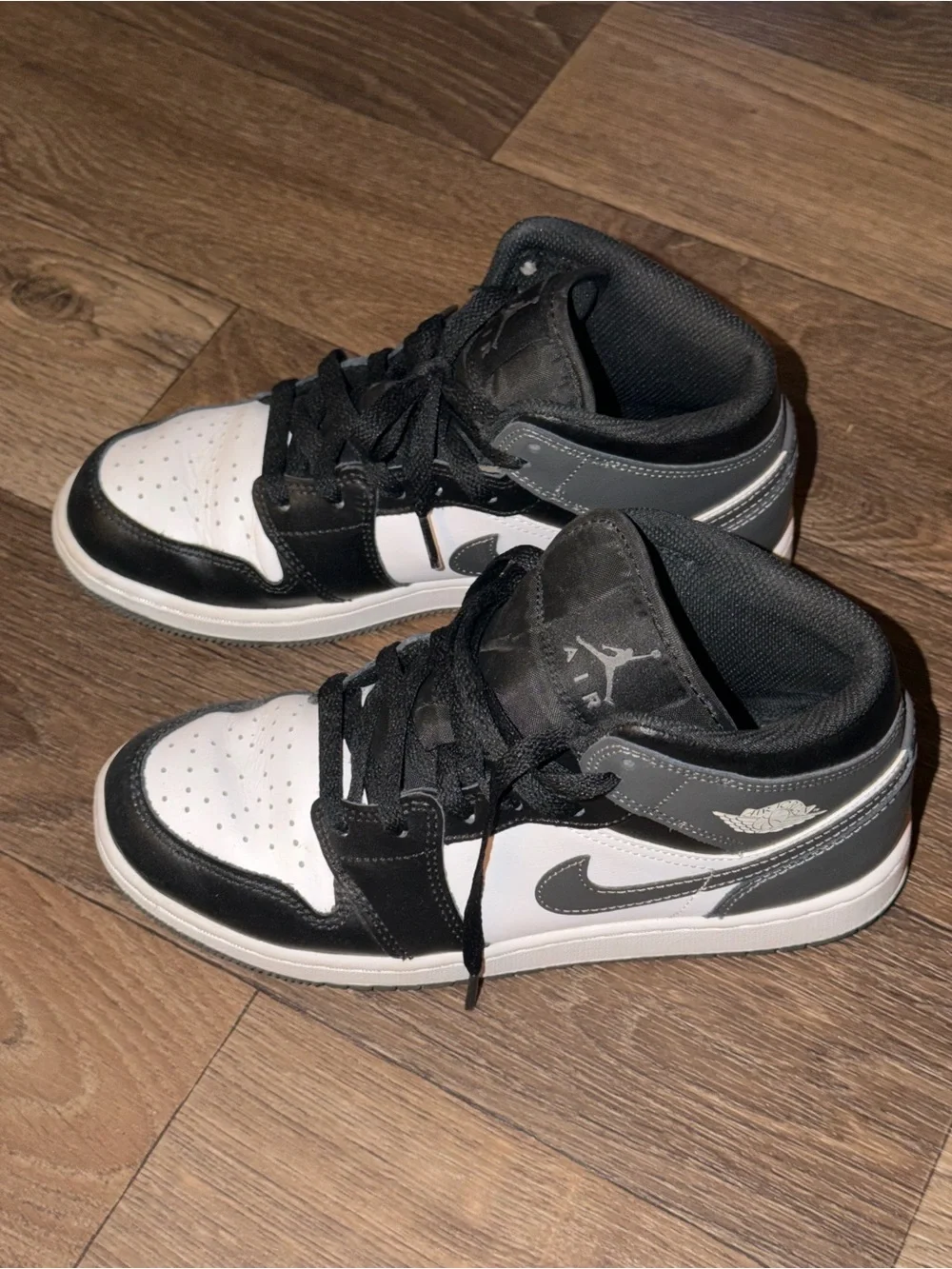 Jordan 1 Big Kids size 6 is equivalent to women’s 7 1/2 Black, White & Gray